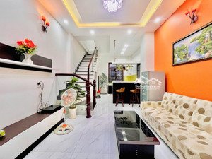 cho thuê nhà đẹp 3 phòng ngủ gần biển hẻm khu phố tây