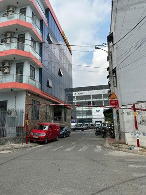 còn vài lô giá tốt đường hoàng hữu nam, chỉ 4,5 tỷ, vị trí đẹp, đầy đủ tiện ích xung quanh