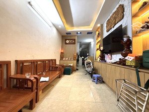 tôi cần bán nhà phố hoa bằng, 6 tầng 3 ngủ giá nhỉ 7 tỷ, nhà gần chợ, đường lớn ô tô