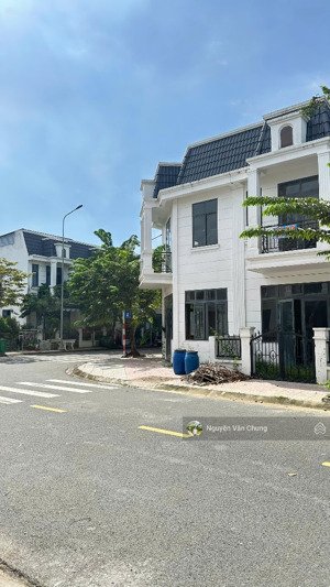 giá tốt ! bán mới hoàn công shr đường nhựa thông 13m2 tân phước khánh tân uyên 61m2 1 trệt 1 lầu