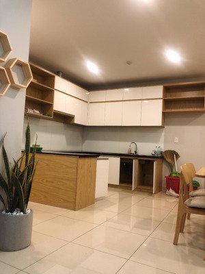 cần bán gấp căn hộ 3pn2wc - gía 4tỷ6 bao thuế phí sang tên tặng lại toàn bộ nội thất lh 