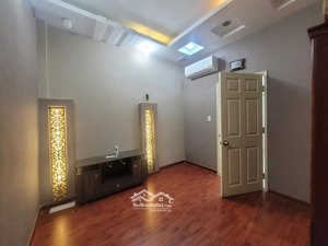 bán nhà ngay lạc long quân, quận 11 - đường 7m thông - 39m2 - 2 tầng - 3pn - 5,8 tỷ