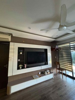 chính chủ bán siêu phẩm 2 ngủ - 2 vệ sinh , dt : 65m2 , full đồ , tầng trung , view thoáng