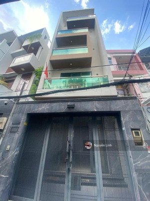 vị trí cực đẹp hẻm xe tải nguyễn hữu cảnh p22 sát ngay landmark 81 giá 10.9 tỷ dt 4x12m-5 tầng