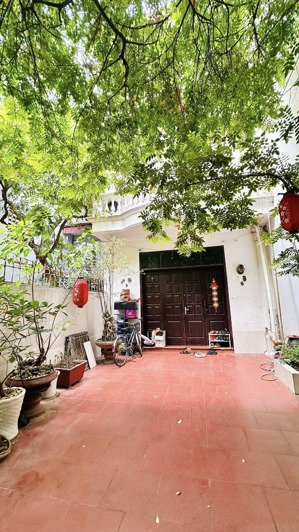 bán nhà riêng tại 132 cầu giấy phường nghĩa đô, 102m2 x 3 tầng nhà sân vườn thoáng mát, 20,8 tỷ.