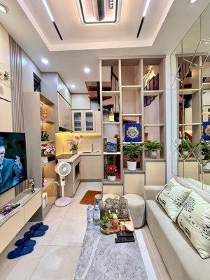 trung tâm đống đa - nhỉnh 4 tỷ có ngay nhà 4 tầng lô góc, 3 ngủ full nội thất cực đẹp