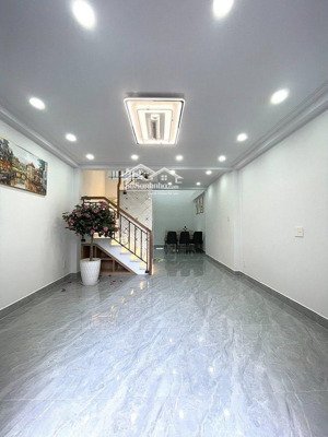 bán nhà riêng ngay đường nguyễn thái sơn , p5 , gò vấp dt 37m2 , giá 3 tỷ 500tr , sổ hồng riêng