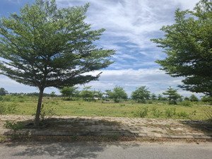 120m2 tại kđt sentosa điện bàn đông, tp đà nẵng. đường 17.5m. ngang 6m dài 20. trục thông ra sông