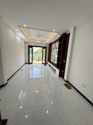 bán nhà vĩnh hưng - hoàng mai 40m x 5t chỉ 8 tỷ - mặt ngõ - kinh doanh - thang máy - gara oto