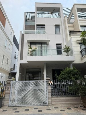 bán np 13,5x15,5m hướng đn giá 225 tr/m2 (47tỷ), 7x20m giá 27,3 tỷ, đảo kim cương q2 lh 