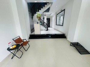 cho thuê nhà mặt tiền trần hưng đạo, p.2, quận 5. dt 4.2x16m. trệt 4 lầu, 7 p, 5wc. giá 65 t/tháng