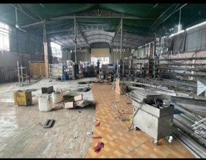 cho thuê xưởng dt 600m2 giá 30tr mt bùi công trừng nhị bình