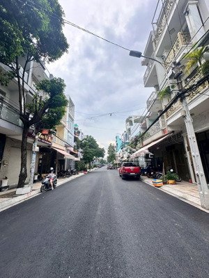 mặt tiền 10m lý thái tông (sát mặt tiền luỹ bán bích), 3.5x19m, nhà 1 lầu, giá 7.9 tỷ