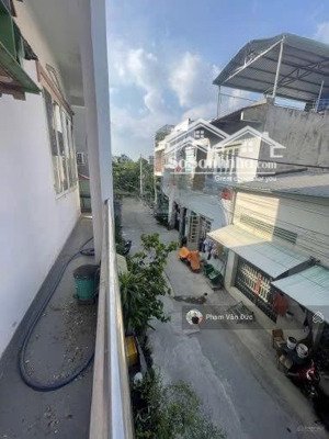 bán nhà sát gigamai. 4 lầu lô góc kinh doanh buôn bán được . cách phạm văn đồng . gigamail 3 phút