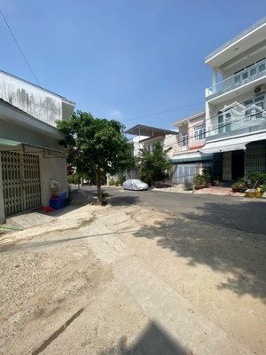 bán nhà cấp 4( 60 m2, ngang 4 m)hẻm thông 7m ,khu đông mương - hòn xện , cách biển 650m. giá 3.4 tỷ