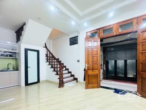 bán nhà sát ga hà nội, gần phố cổ. hồ hoàn kiếm 5 phút đi xe. 3 bước ra cv thống nhất