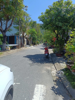 bán đất biệt thự góc 2 mặt tiền đường trần thuyết & suối đá 2, dt 111m, ngang 6m5, sát biển rất đẹp