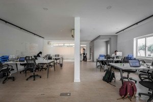 hot hot sàn suốt 150m2 tại p. bến thành q.1, giá chỉ 40tr, có ban công rộng và cực thoáng