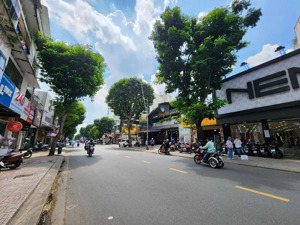 cần bán gấp nhà hxh siêu đẹp đường lê văn sỹ, q3. dt: 10x31.5m, gía bán 68 tỷ tl