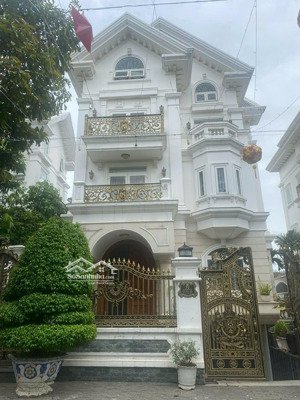 bán biệt thự cityland garden hills gòvấp 261,8m2 =1 hầm, trệt 2 lầu, 1 áp mái có thang máy giá 75tỷ