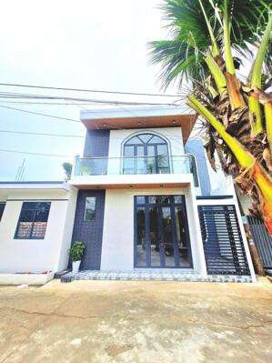 nhà mới đẹp thích hợp gia đình định cư, chỉ 1 tỷ 590 triệu 1 căn nhà có bờ kè sông