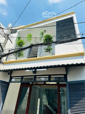 bán gấp nhà mới đẹp giá2ty1 có thương lượng.dt 48m2(6mx10m).1trệt 1lầu 2phòngngu 2wc.hẻm oto