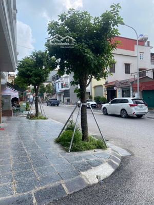 bán nhà lô góc gần ô tô tránh trung tâm phúc lợi, long biên