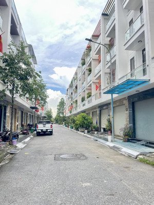 siêu vip bán căn nhà 4 tầng dân xây cực đẹp tại him lam hùng vương lh 