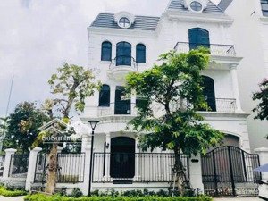 cần bán liền kề vị trí siêu đẹp 248m2- lô góc 2 mặt tiền. nhà mới đầy đủ nội thất.