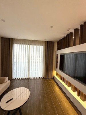 cho thuê căn 2 phòng ngủ tại vinhomes royalisland. lh hà emma 