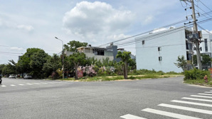 bán đất góc 2 mặt tiền trần quốc hoàn & nguyễn cơ thạch, trục thông thẳng biển, dt 152m, ngang 7m