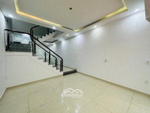 nhà phố cấm ô tô lùi tận cửa, nhanh còn chậm hết