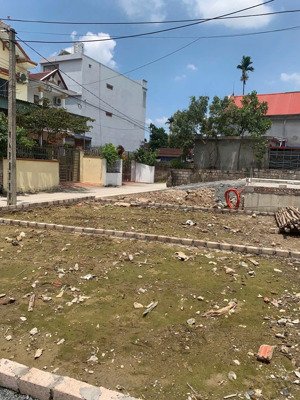 đất hoa động trục thông ngõ ô tô tải vào thoải mái giá chỉ 1,7x tỷ.