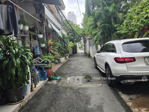 đất hẻm xe hơi thảo điền - 406m2 - 100 tr/m2 - 41 tỷ 