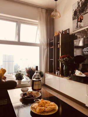 chính chủ cho thuê cc carillon hoàng hoa thám q.tb. dt 63m2 2p 2wc. giá 11tr. lh 