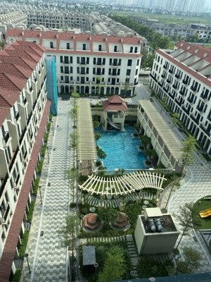 bán biệt thự sunshine golden river, căn góc 102m2, mặt tiền 5.83, 6 tầng, có tầng hầm, view bể bơi.