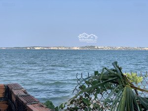 bán căn nhà c4 mặt biển duy nhất tại tân phước đông xã vạn phước. khu kinh tế vân phong. dt: 114m2