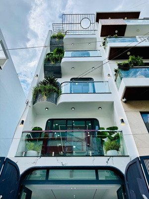 bán nhà hxh đường nguyễn văn nghi, gò vấp, 4x16m, 4pn, 5wc. 1 trệt 3 lầu. 300m tới đh cộng nghiệp.