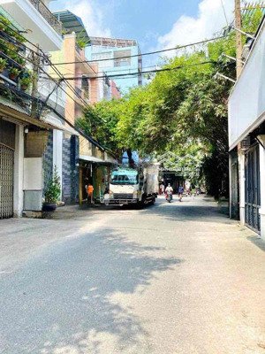 bán nhà hxh 8m đường thái thị nhạn - âu cơ, dt: 4x18m [nở hậu 5m]. tiện xây cao tầng, giá: 11.5 tỷ