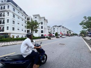 cần bán dãy nhà vừa hoàn thiện xong đường hồ sen - cầu rào 2 - lê chân - hp