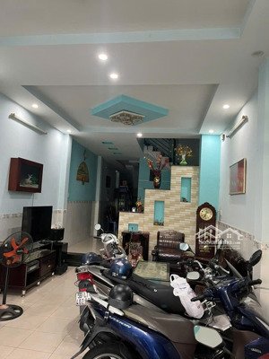 kẹt tiền bán gấp mặt tiền nội bộ kdc phạm thế hiển gần lê bôi