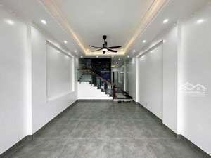 chính chủ gửi bán nhà xây mới, cầu thang máy đường hồ sen, hải phòng