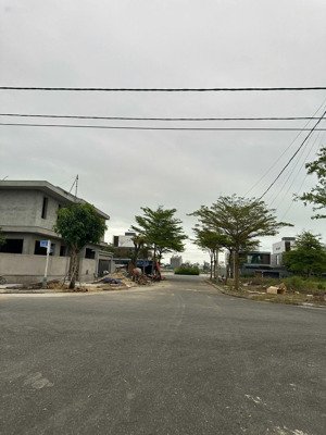 đất đẹp gần sông, thông biển. gần chợ trung tâm của dự án. 110m2.