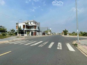 gấp! 1 lô kế góc đường 18m trong tdc la-bs 135m2, tiện ích đầy đủ, bao giá thị trường 2tỷ sang tên.