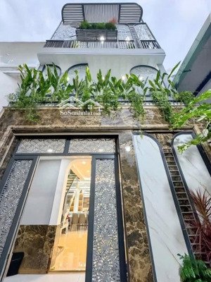 cần bán nhà cách mạng tháng tám, p9, q3, gần ga sài gòn, giá 4tỷ890, dt 78m2 hđ thuê 26tr/th