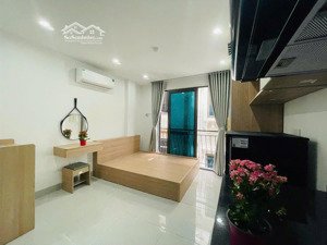 căn góc mới xây 2 nhà ra đường ô tô tránh đỗ ngày đêm, thang máy nội thất đầy đủ, 55tr/tháng