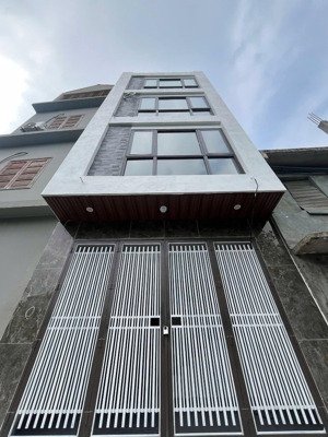 siêu hiếm lai xá, hoài đức, 40m, 4 tầng, nhỉnh 4 tỷ, ở sướng, ô tô tránh ,kinh doanh.