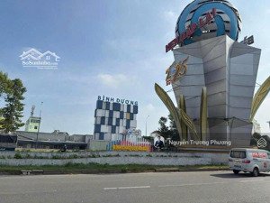 đất vị trí siêu đẹp ngay cổng chào bình dương - cạnh bệnh viện hạnh phúc - cách quốc lộ 13 100m