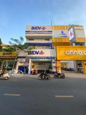 ngộp bank bán nhà ngay mặt tiền nguyễn chí thanh, quận 10 - dt 8x20m - 150m2 - 4 tầng - giá 31 tỷ