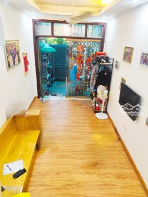 chỉ 9.3 tỷ,48m2*5t, nhà hoàng hoa thám, mặt ngõ nông to nhất phố, oto đỗ sát nhà,2 thoáng,sân để xe